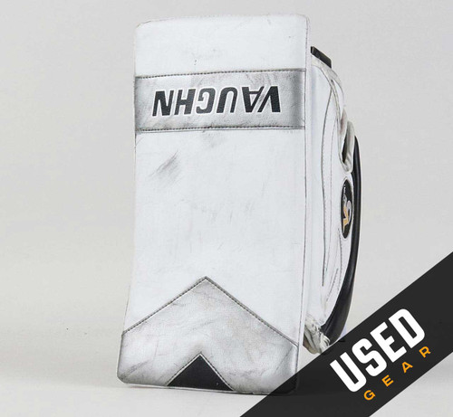 Full Right - Vaughn Velocity V5 7900 White Blocker - Cal Petersen Los Angeles Kings