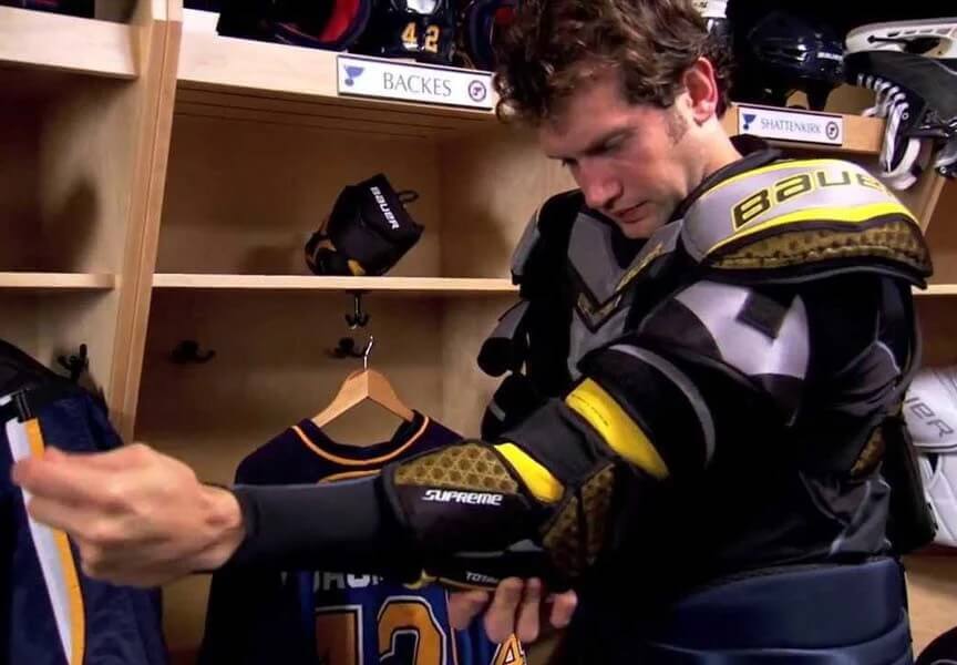 How to Size Hockey Shoulder Pads for Fit & Protection