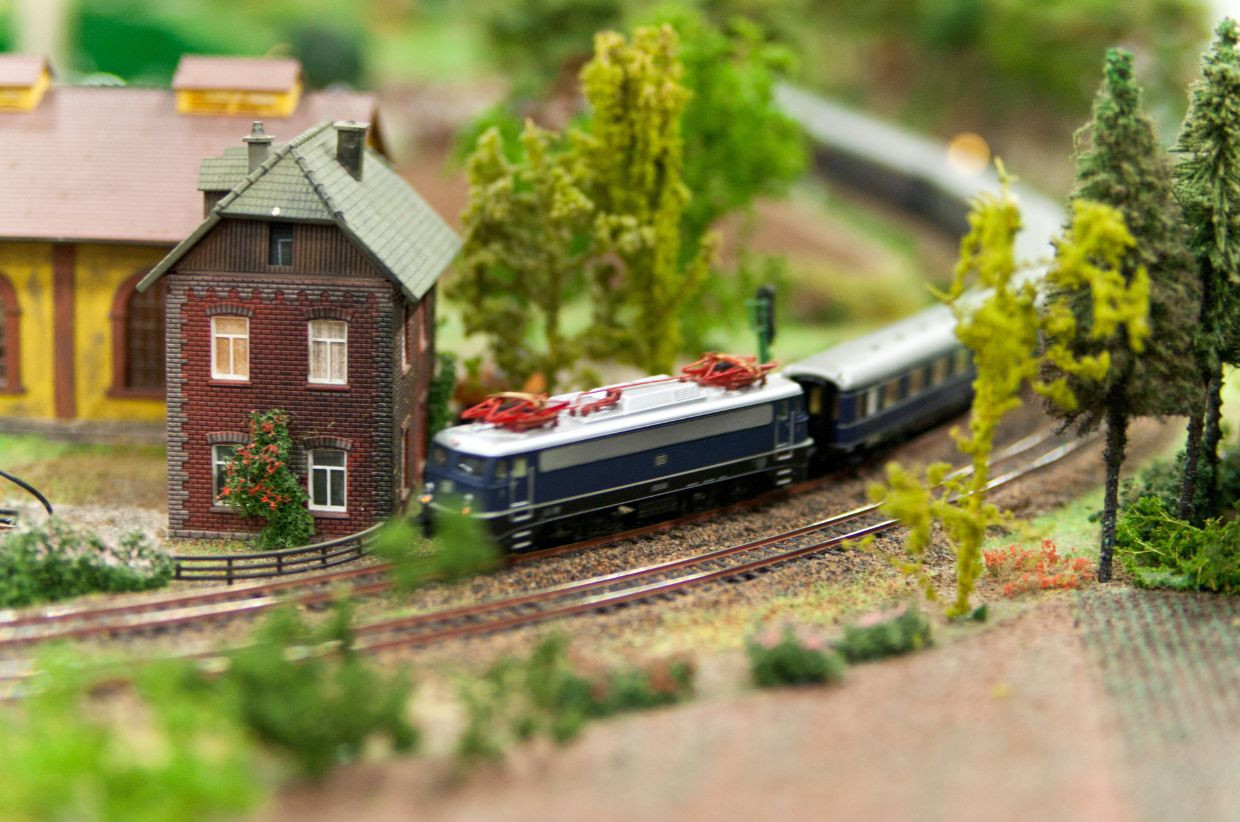 Making Use of Corners in Your Model Train Layout