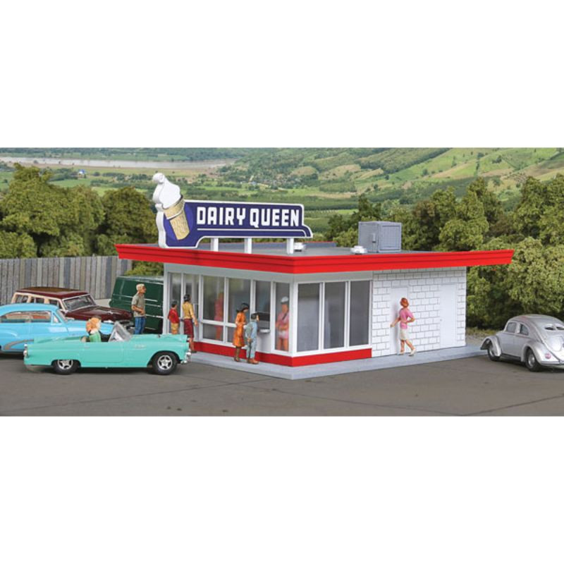 Walthers Cornerstone 933-3484 Vintage Dairy Queen(R) HO Scale