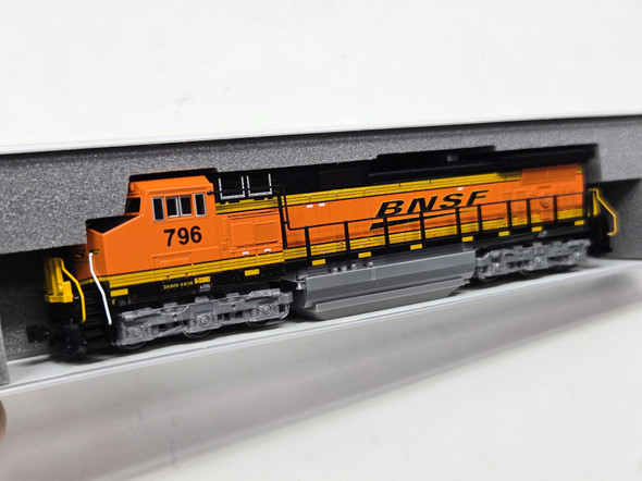 Pre-Owned: Kato GE C44-9W (DC Silent) BNSF 667 - N Scale - Midwest