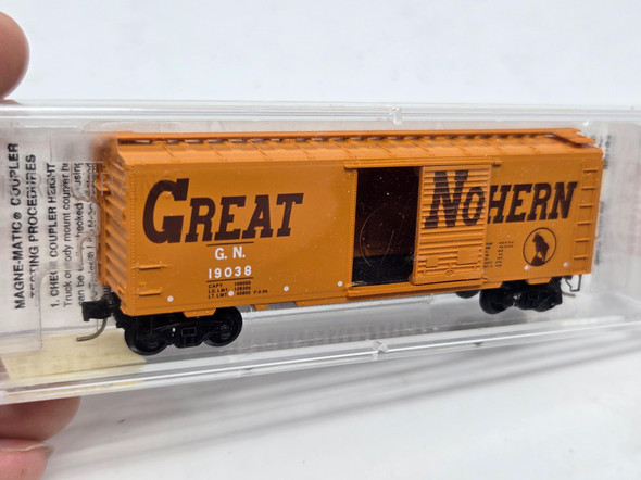Pre-Owned: Micro-Trains 40' Boxcar Great Northern (GN) 19038 - N Scale