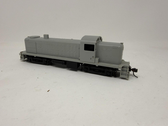Pre-Owned:  RS-3 (DC Silent) Undecorated  - HO Scale
