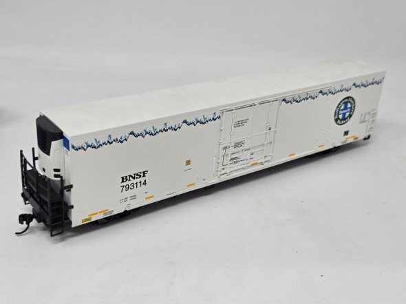 Pre-Owned: Walthers Mainline 72' Modern Refrigerator Boxcar BNSF 793114 - HO Scale