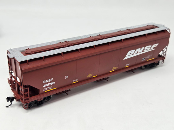 Pre-Owned: Walthers Mainline 60' NSC 5150 3-Bay Covered Hopper BNSF 495299 - HO Scale