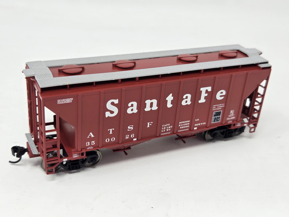 Pre-Owned: Walthers Mainline 37' 2980 CU FT 2-Bay Covered Hopper Atchison, Topeka and Santa Fe (ATSF) 350026 - HO Scale