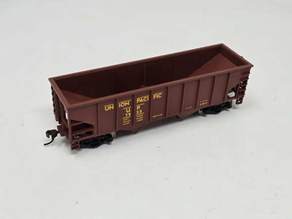 Pre-Owned: Walthers Trainline Two-Bay Hopper Union Pacific (UP) 7955 - HO Scale