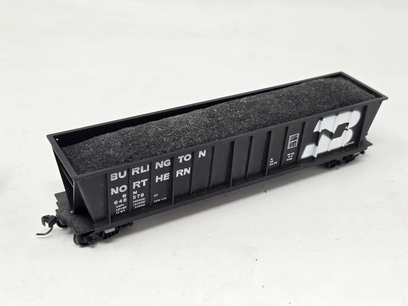 Pre-Owned: Lifelike Thrall Coal Gondola (2 pack of same road number with load) Burlington Northern (BN) 648579 (x2) - HO Scale