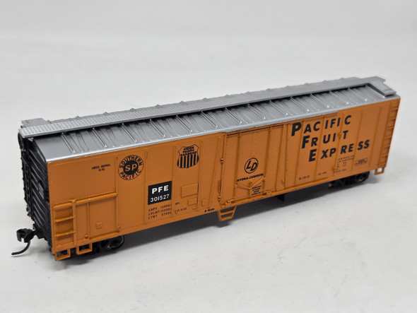 Pre-Owned: Athearn 50' Mechanical Reefer Union Pacific 301527 - HO Scale