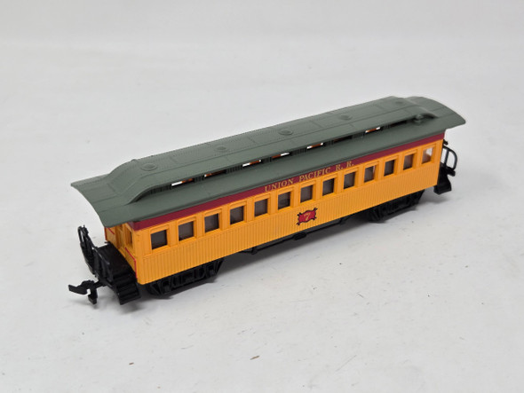Pre-Owned: Bachmann Old Time Passenger Car Union Pacific 7 - HO Scale