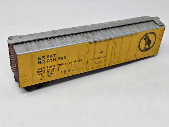 Pre-Owned:  50' Mechanical Reefer (only 1 truck and 1 coupler) Great Northern 8813 - HO Scale