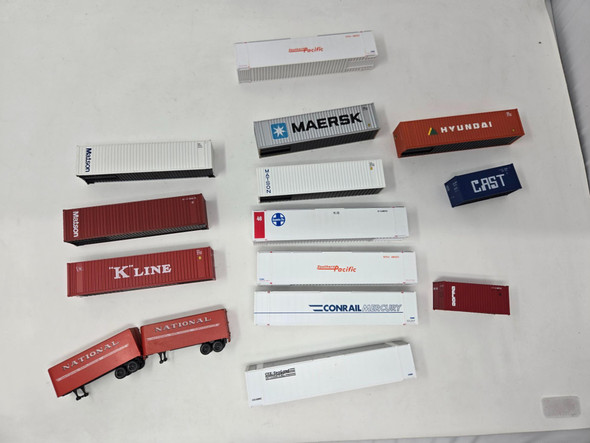Pre-Owned:  Assortment of 15 containers  - HO Scale