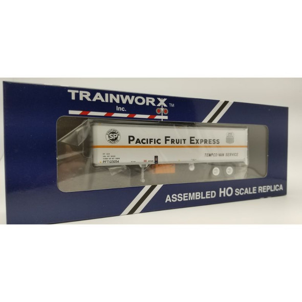 Trainworx 8024601 - 40' Corrugated Reefer Pacific Fruit Express (PFE) 125008 - HO Scale