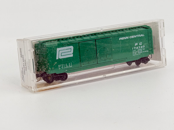 Pre-Owned: Micro-Trains 50’ Standard box car, double door Penn Central 174707 - N Scale