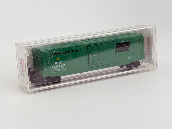Pre-Owned: Micro-Trains 50’ Standard box car, single door, w/o roof walks Penn Central 160252 - N Scale