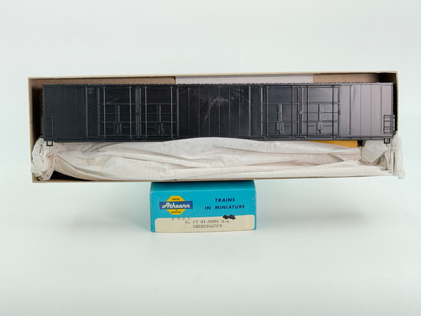Pre-Owned: Athearn 86’ Hi-Cube Box car, 8 door, kit Undec  - HO Scale