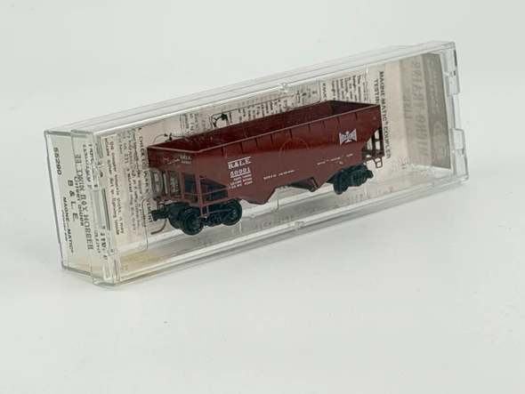 Pre-Owned: Micro-Trains 33’ Twin Bay Hopper offset sides B&LE 50001 - N Scale