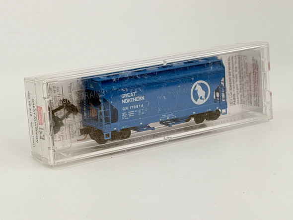 Pre-Owned: Micro-Trains 2 Bay ACF Center Flow Covered Hopper Great Northern 173914 - N Scale