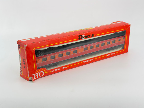 Pre-Owned: Rivarossi SP Daylight Colors Coach Car Southern Pacific 123 - HO Scale