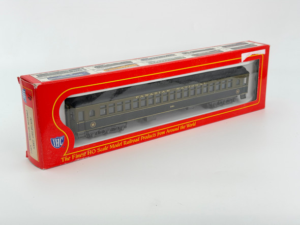 Pre-Owned: IHC Heavyweight Coach Canadian National 381 - HO Scale