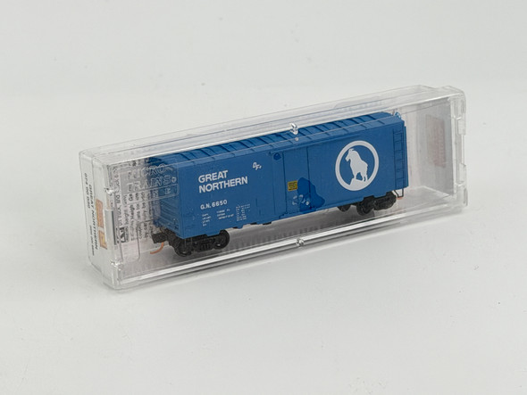 Pre-Owned: Micro-Trains 40' Standard Box Car, Double Plug Doors, w/o Roofwalk - NIB Great Northern 6650 - N Scale