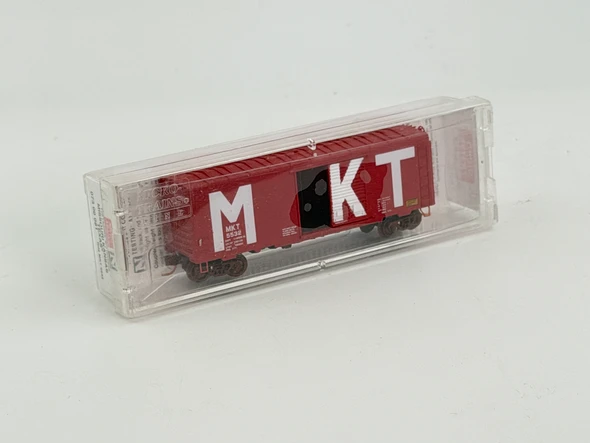 Pre-Owned: Micro-Trains 40’ Standard Box Car, Single Door, Full Ladders w/o Roofwalk - NIB Missouri Kansas Texas 5532 - N Scale