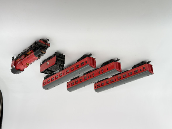 Pre-Owned: Bachmann Hogwarts Express Locomotive, tender, 3 passenger cars, DCC non sound (digitrax decoder installed) Hogwarts Express  - HO Scale