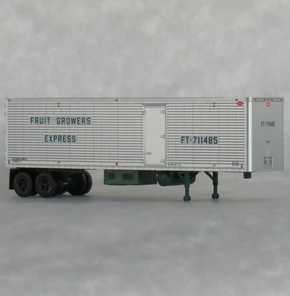 Trainworx 40269-02 - 40' Corrugated Trailer Fruit Growers Express (FGEX) 711567 - N Scale