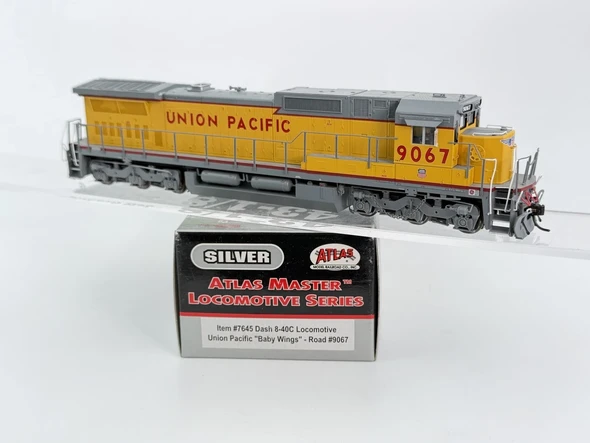 Pre-Owned: Atlas Silver Dash 8 40C locomotive, DC, “Baby Wings” (DC Silent) Union Pacific 9067 - HO Scale