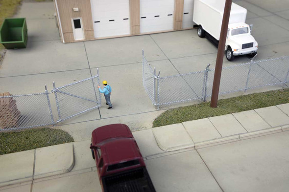 Walthers SceneMaster 949-4204 - Chain Link Fence - HO Scale Kit