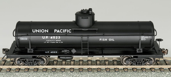 InterMountain 46350-02 - ACF Type 27 Riveted 8,000 Gallon Tank Car Union Pacific (UP) 4009 - HO Scale