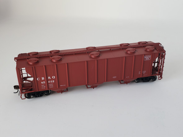 Athearn Genesis 73616 - PS-2 2893 3-Bay Covered Hopper Chicago, Burlington & Quincy (CB&Q) 85012 - HO Scale