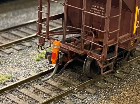 MACRail 901U - Modern Eot (End Of Train) Device V2.0 - Universal Fit (3 Pack) Orange  - HO Scale