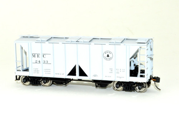 Bowser 43279 - 70 Ton 2-Bay Covered Hopper Maine Central (MEC) 2441 - HO Scale