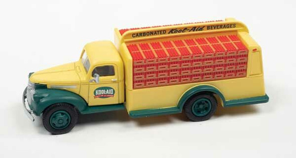 Classic Metal Works 30620 - 1941-1946 Chevrolet Beverage Bottle Delivery Truck - Assembled - Mini Metals(R -- Pale Yellow, Dark Green  - HO Scale