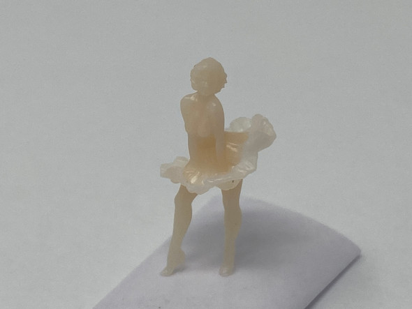 Model Scenery World N016 - Marilyn Monroe Flying Skirt  - N Scale