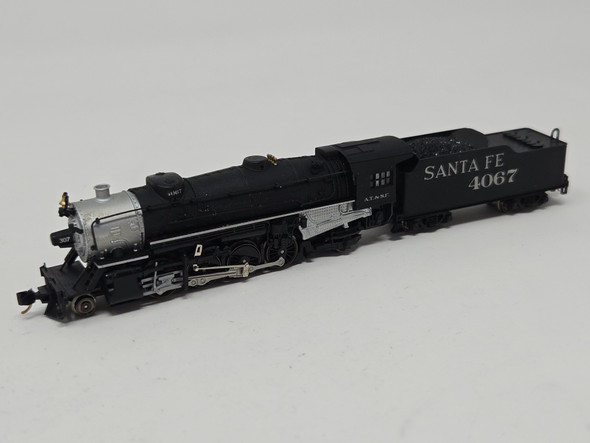 Pre-Owned: Kato 2-8-2- UAAR Heavy Mikado w Tender DC Silent Atchison, Topeka and Santa Fe (ATSF) 4067 - N Scale