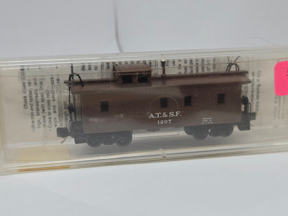 Pre-Owned: Micro-Trains Caboose Wood Sheathed W/ Straight Cupola Santa Fe ATSF 1207 - N Scale