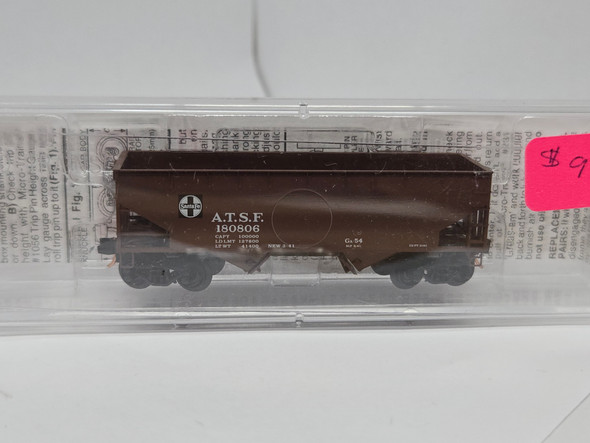 Pre-Owned: Micro-Trains Hopper 2 Bay, Offset Sides Santa Fe ATSF 180806 - N Scale