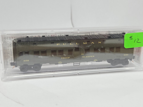 Pre-Owned: Micro-Trains Pass Troop Troop Sleeper U. S. Government 9153 - N Scale