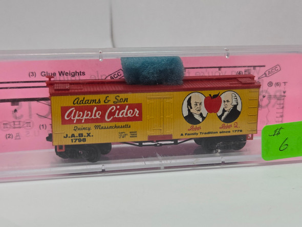 Pre-Owned: Roundhouse Reefer Ice Wood Sheathed Adams & Sons Apple Cider JABX 1798 - N Scale