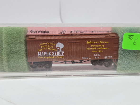Pre-Owned: Roundhouse Reefer Ice Wood Sheathed Johnson Farms Maple Syrup JFX 611 - N Scale