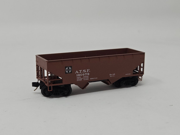 Pre-Owned: Micro-Trains Hopper 2 Bay, Offset Sides Santa Fe ATSF 180978 - N Scale