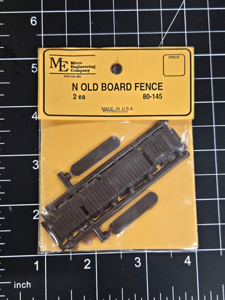 Micro Engineering 80-145 - Old Board Fence (2 sections)  - N Scale