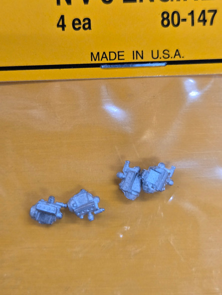 Micro Engineering 80-147 - V-8 Engines (4)  - N Scale