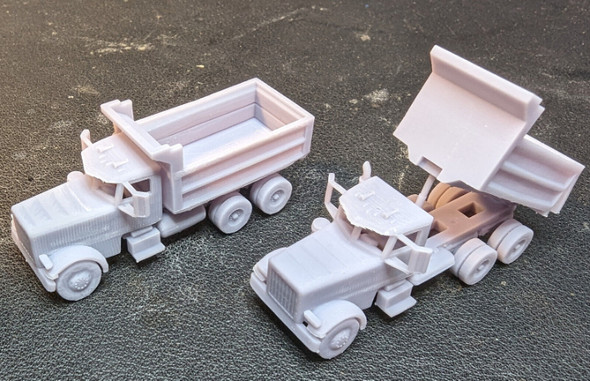 Whistle Stop Models HO3013 - Dump Trucks Set of 2  - HO Scale