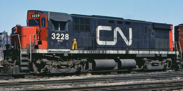 PRE-ORDER: Rapido 45503 - MLW C-424 (DCC and Sound) Canadian National (CN) 3228 Noodle - HO Scale