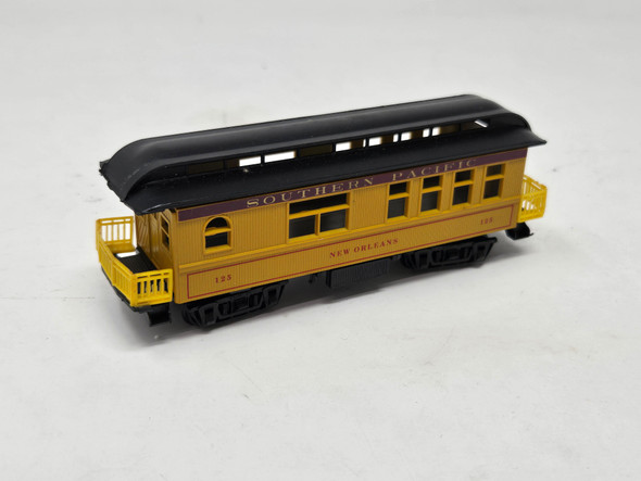 Pre-Owned: Roundhouse Old Time Passenger Car Southern Pacific (SP) 125 New Orleans - HO Scale