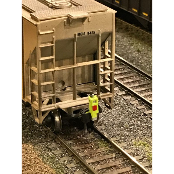 MACRail 907RT - End of Train Device Regular Coupler 3 Pack - Light Green   - HO Scale