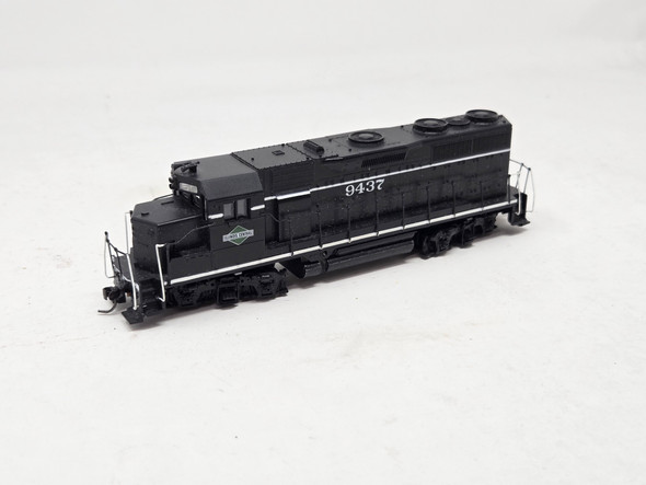 Pre-Owned: Athearn Blue Box EMD GP35 (Unpowered Dummy) Illinois Central 9437 - HO Scale